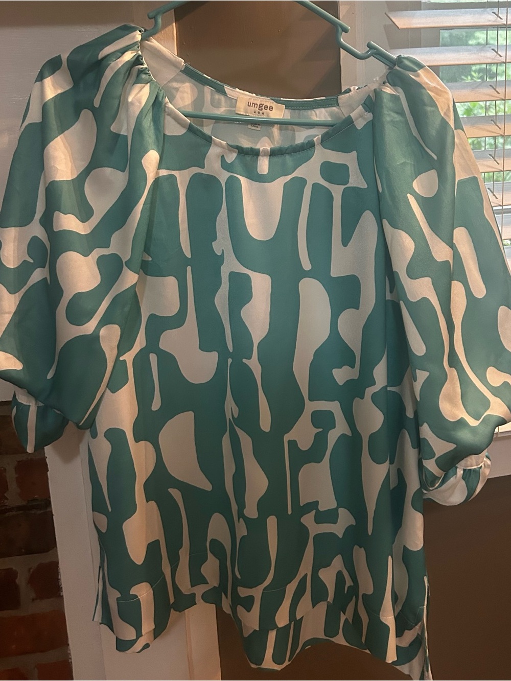 Umgee Teal & White Abstract Puff-Sleeve Blouse